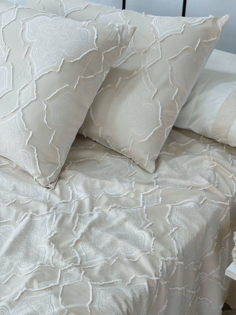 طقم ٤ قطع بارز إيطالي حرير