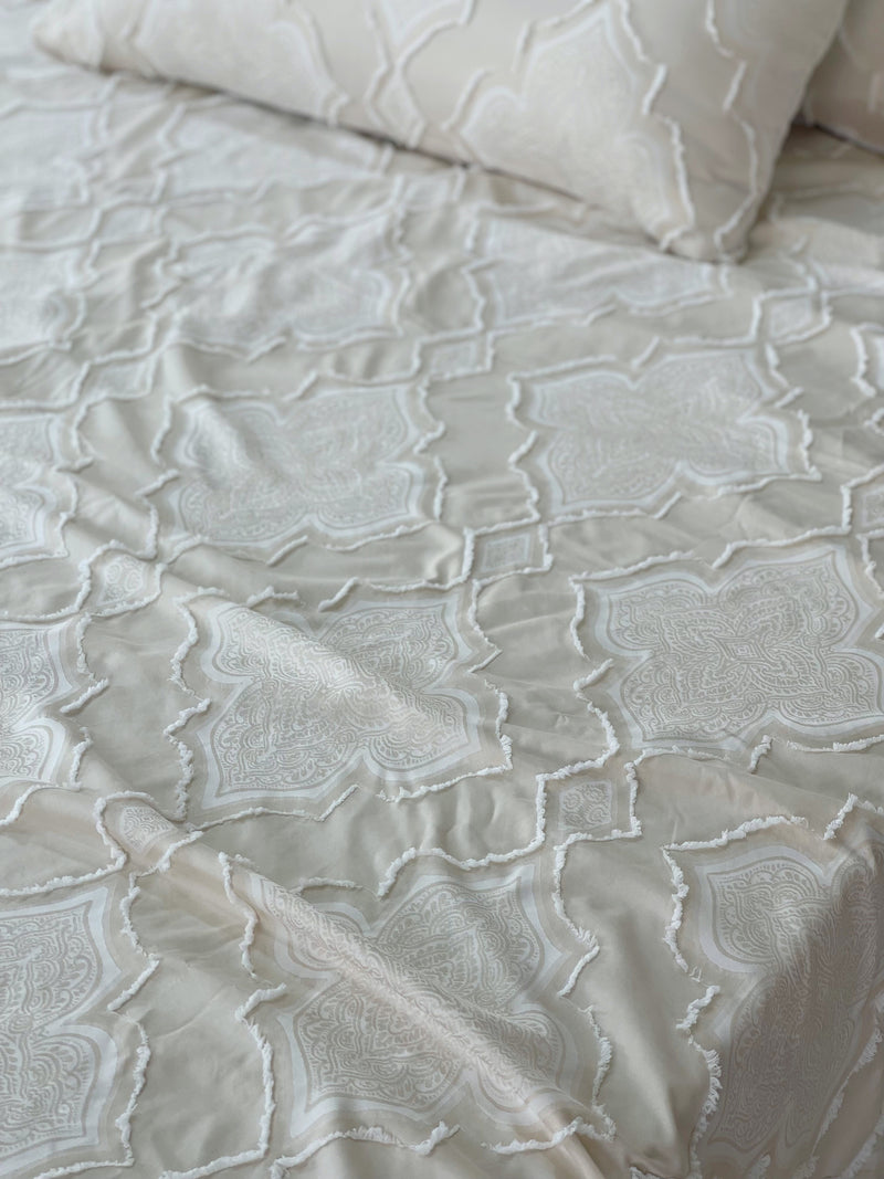 طقم ٤ قطع بارز إيطالي حرير