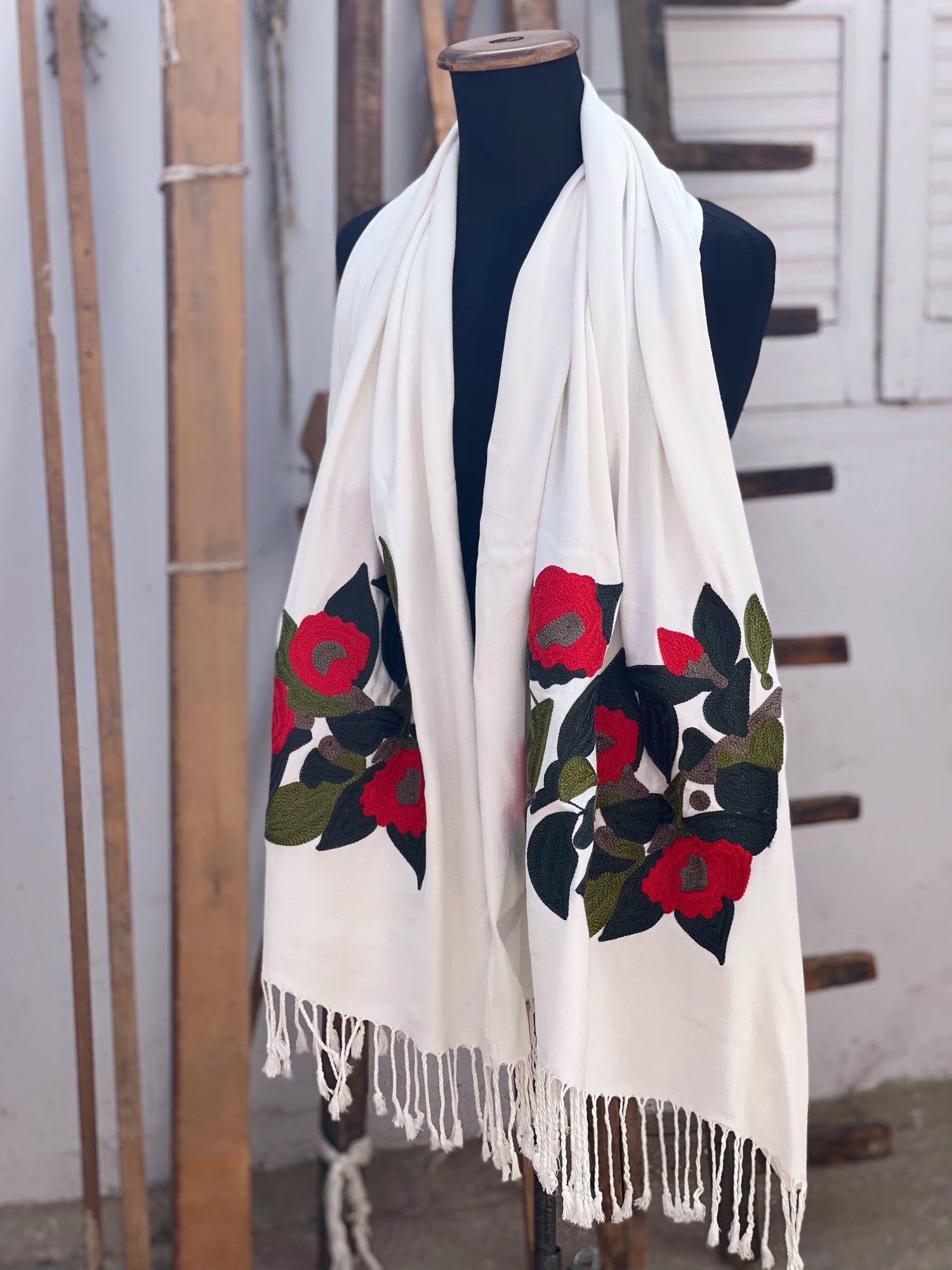 شََال تطريز يدوي