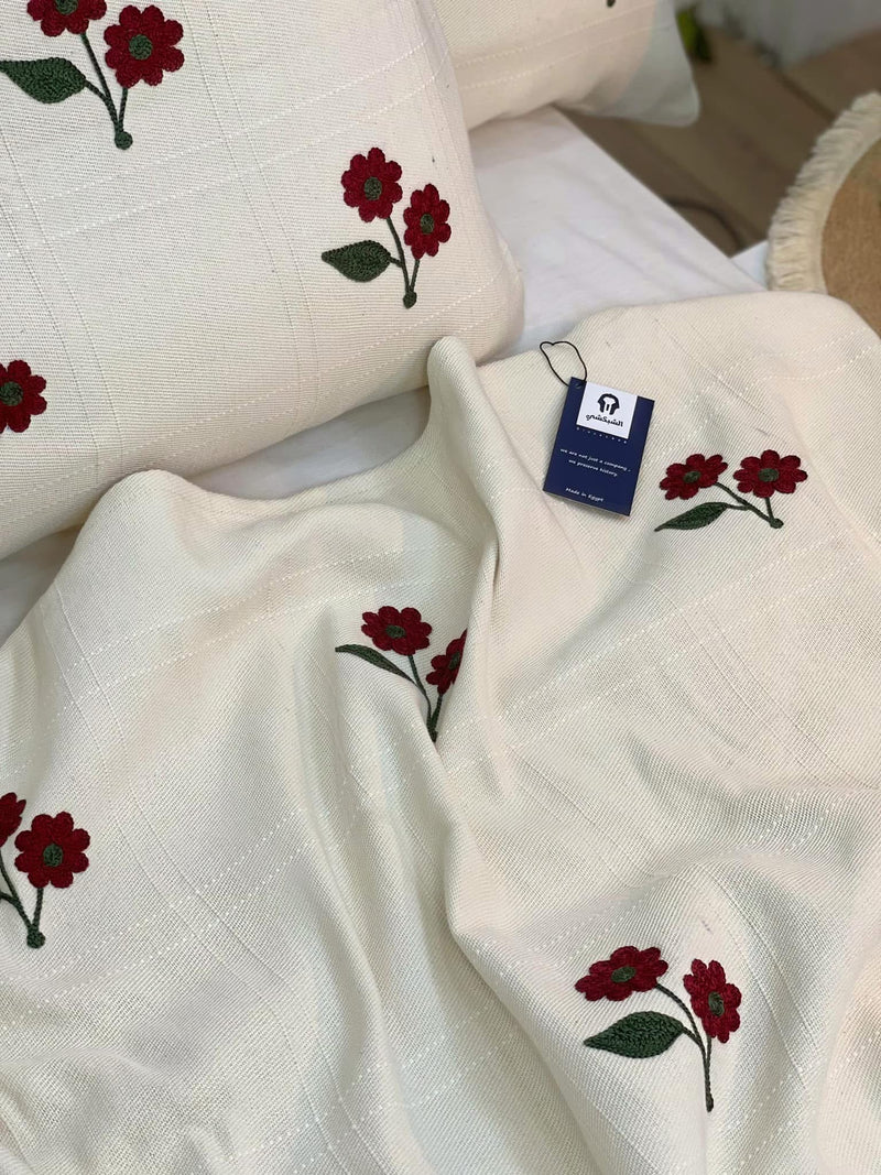 طقم ثلاث قطع كوفرتة مطرزة يدوياً