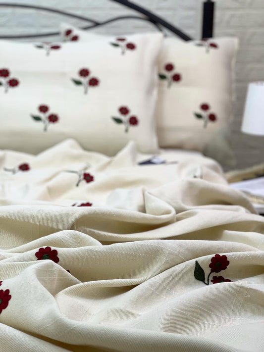 طقم ثلاث قطع كوفرتة مطرزة يدوياً