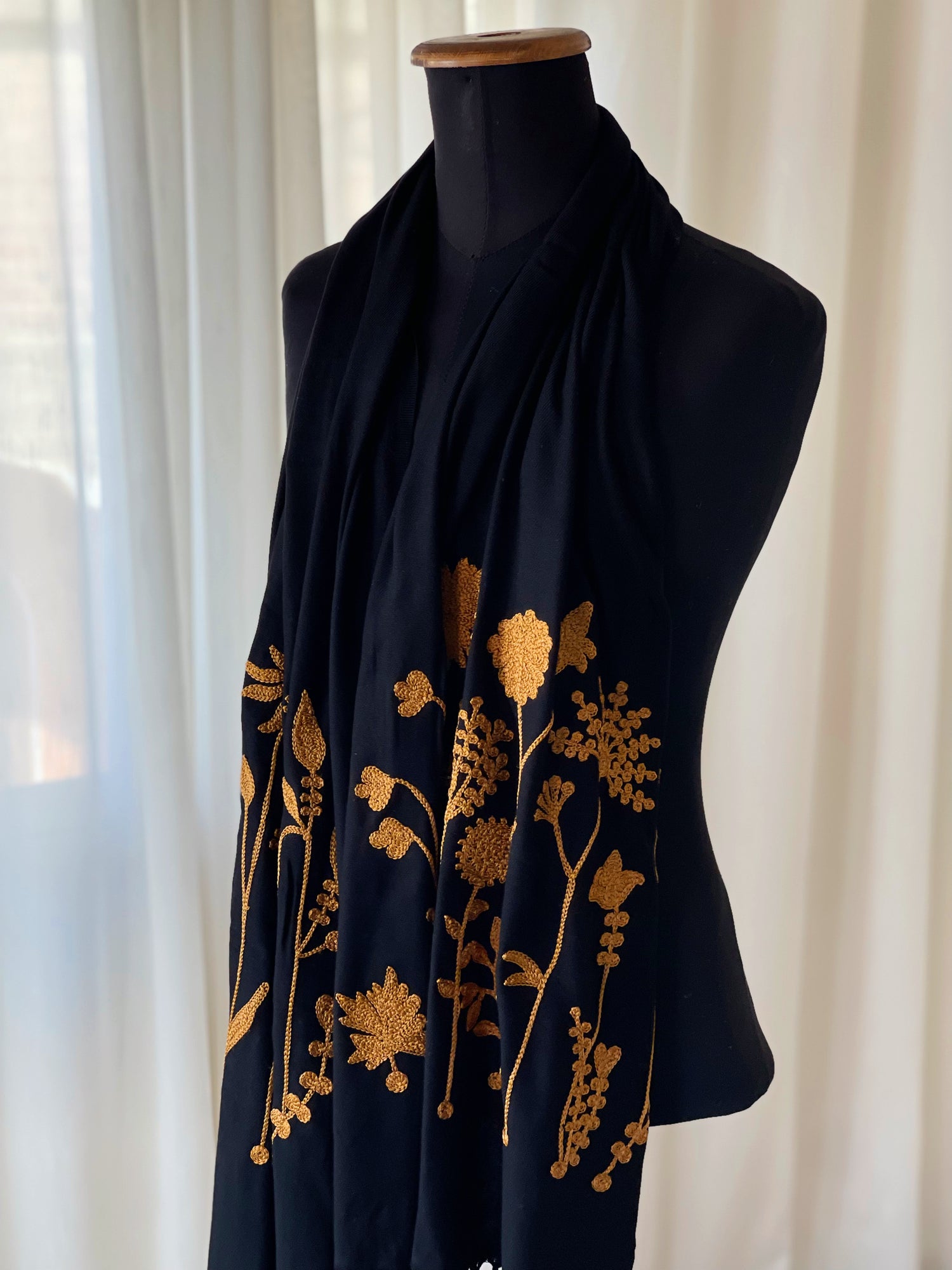 شََال تطريز يدوي