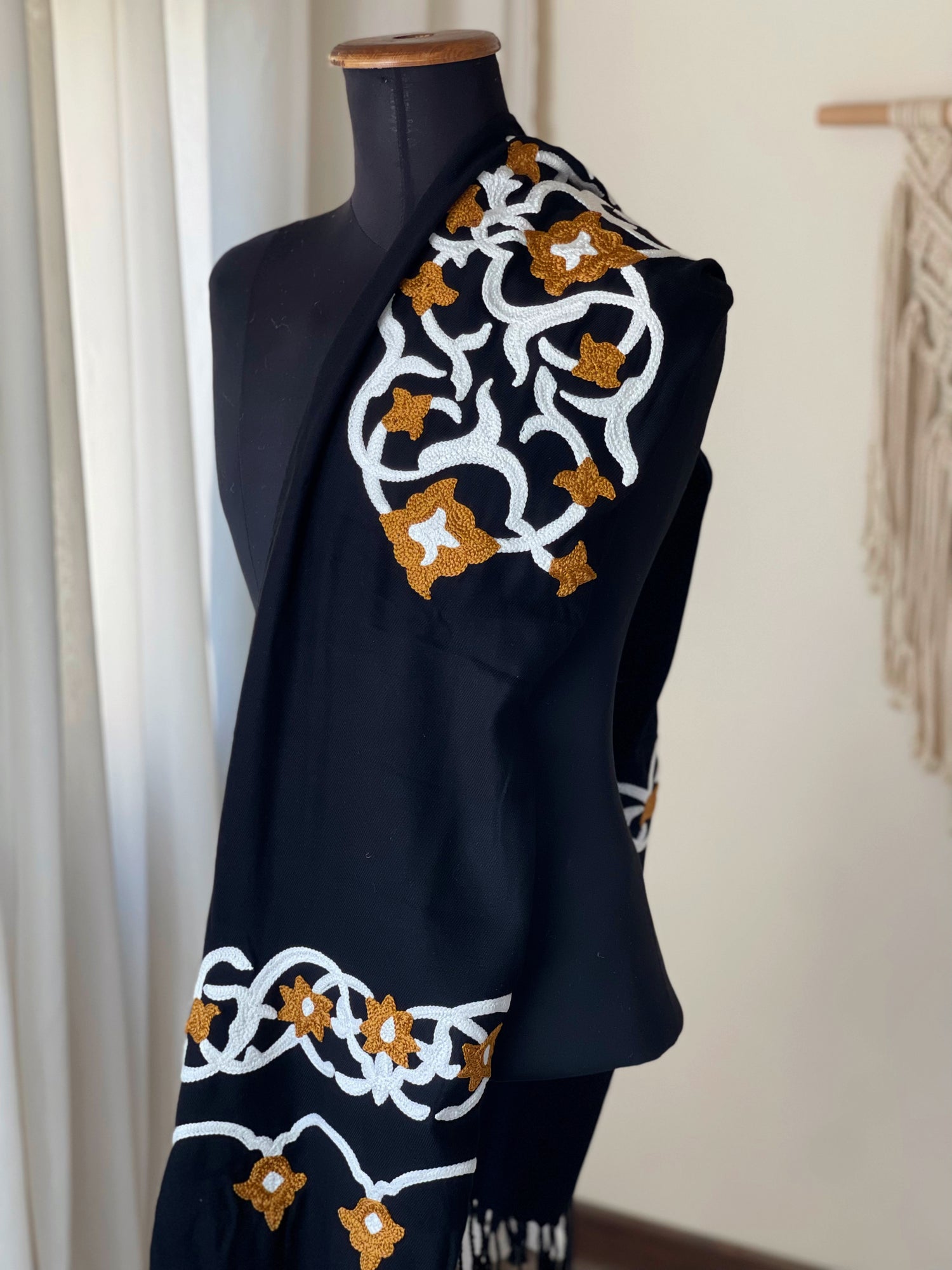 شََال تطريز يدوي