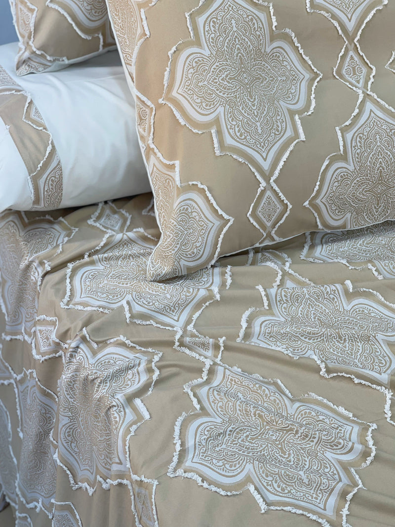 طقم ٤ قطع بارز إيطالي حرير